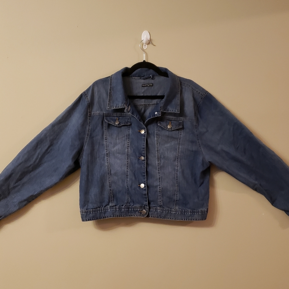 Jean jacket with floral detail - Picture 3 of 5